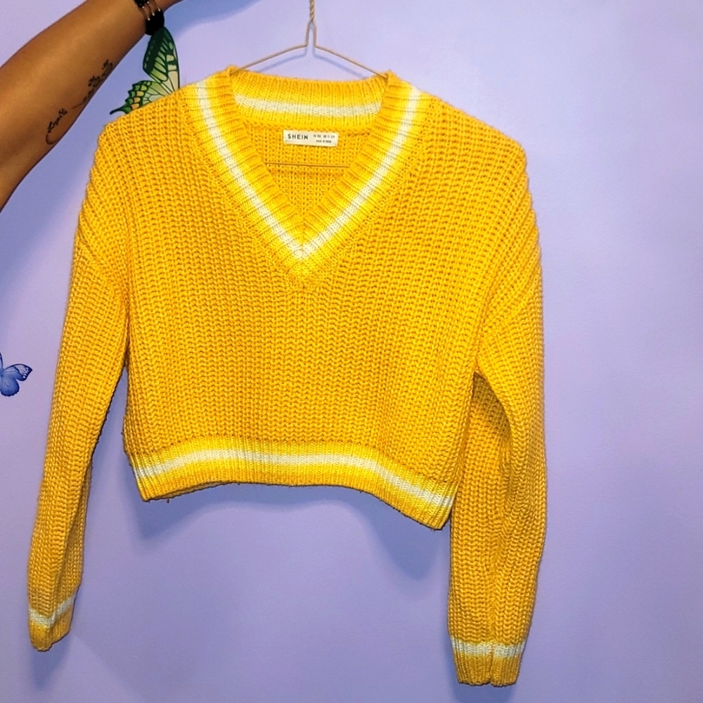 SHEIN CUTE CROPTOP HODDIE SIZE 10-12 kids ONLY WORN ONCE ♡